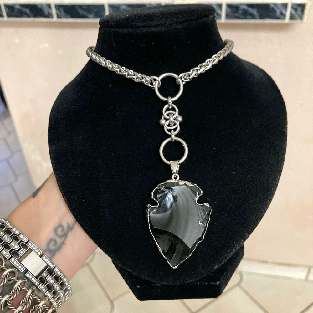 Black obsidian arrow on stainless steel maille celtic knot lariat Y necklace. - Picture 11 of 14